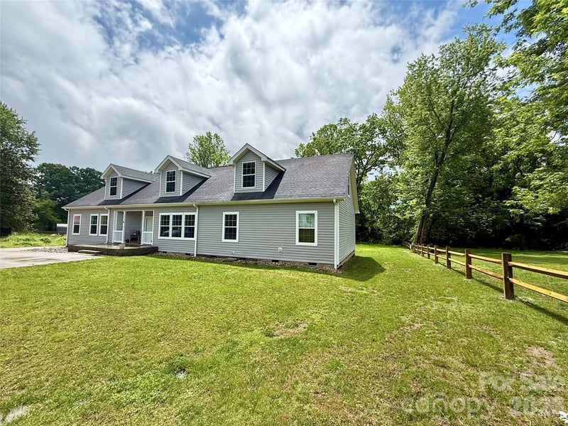 111 Robin St, Hendersonville, NC 28739