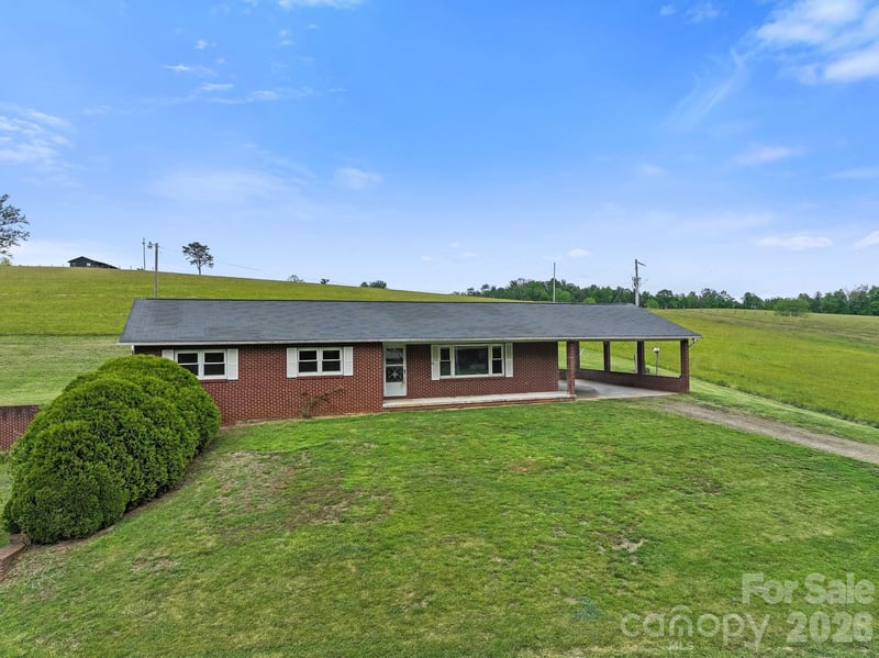 52 Will Smith Ln, Leicester, NC 28748
