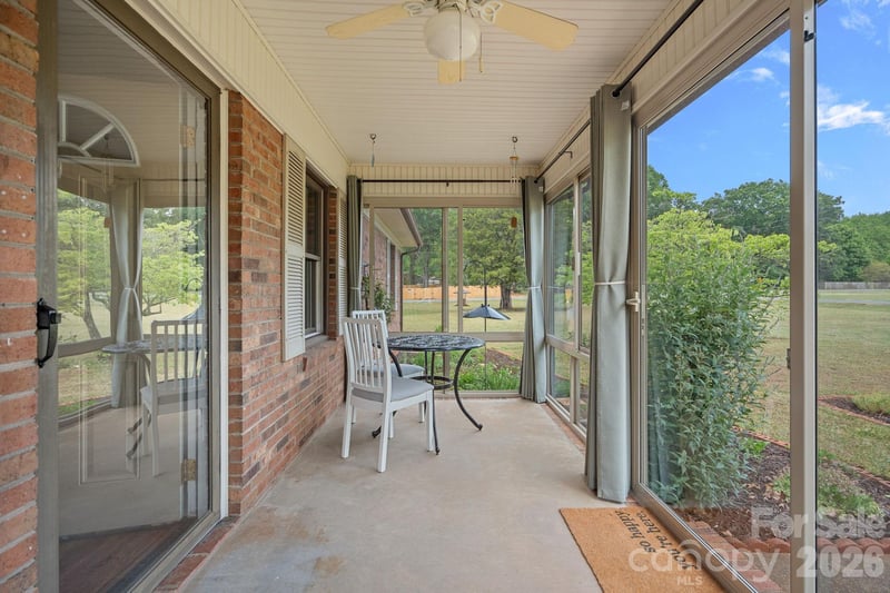6131 Kinghurst Dr, Charlotte, NC 28216
