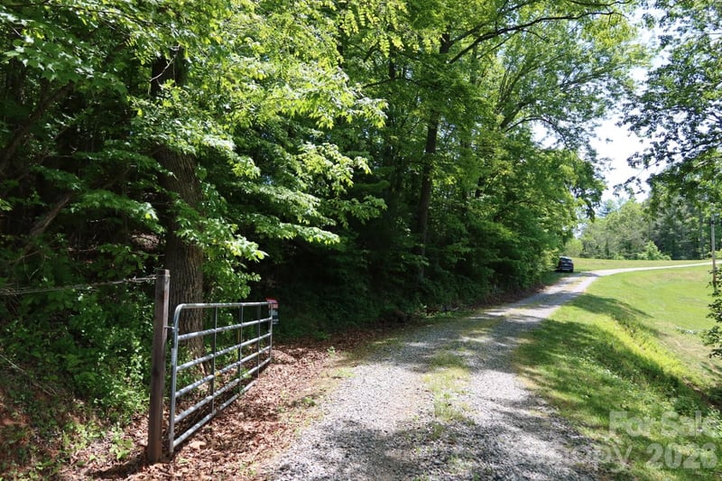 7 Hallaran Dr #PT 3, Leicester, NC 28753