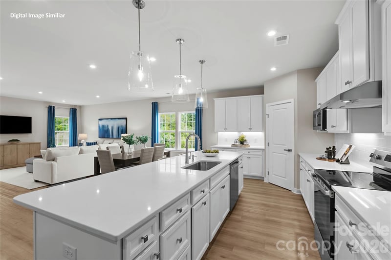 908 Heathway Dr, Charlotte, NC 28213