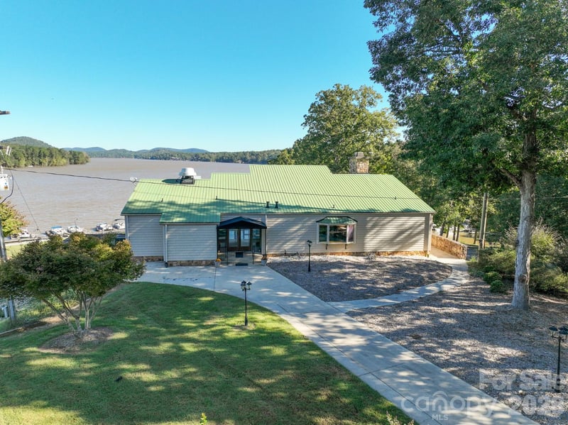 176 Arrowhead Ln, Mount Gilead, NC 27306