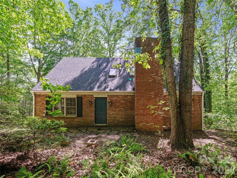 639 Hunter St, Burnsville, NC 28714