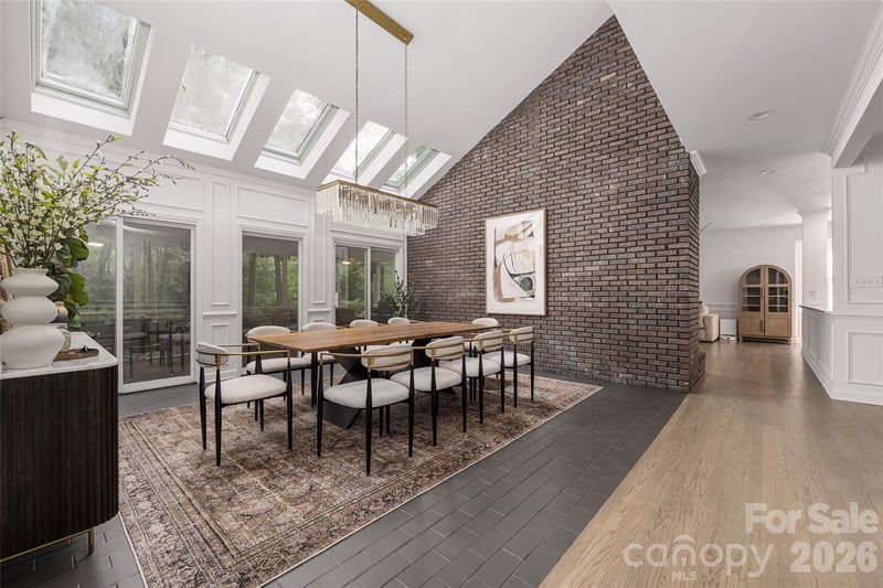 1800 Chestnut Ln, Matthews, NC 28104