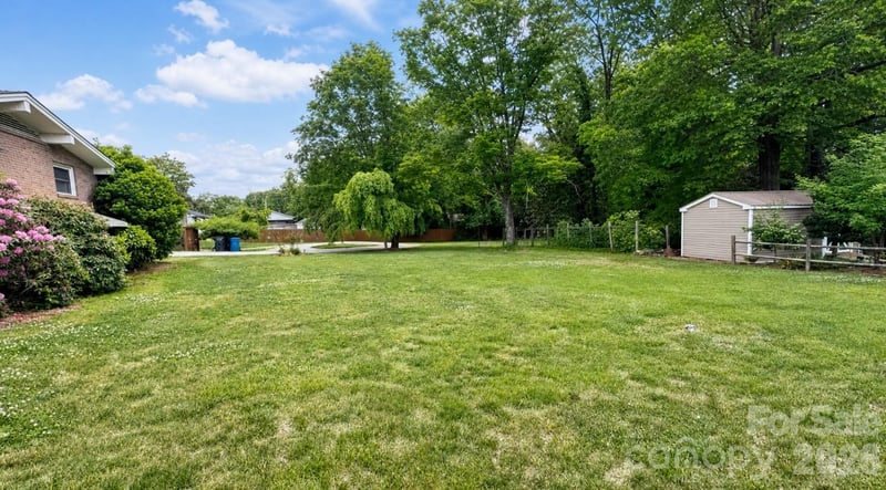1857 8th Street Dr, Hickory, NC 28601