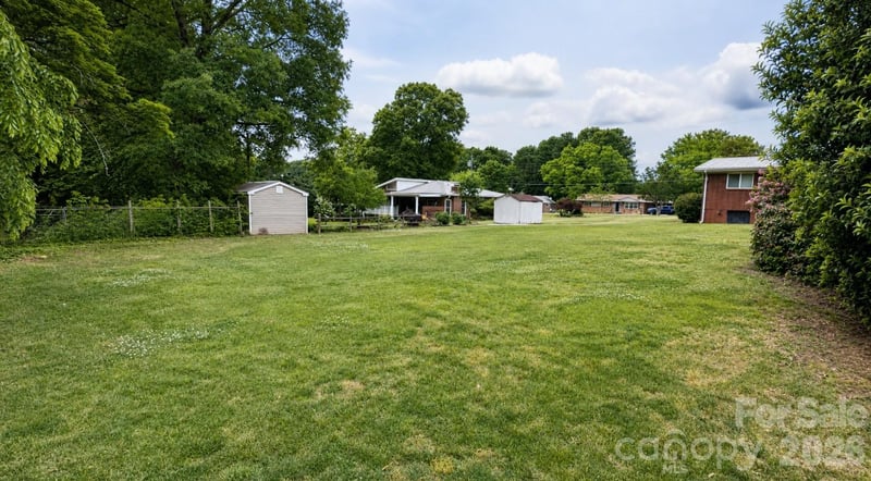 1857 8th Street Dr, Hickory, NC 28601