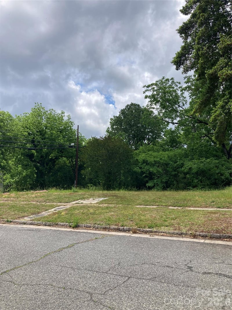 610 Yadkin Ave, Spencer, NC 28159