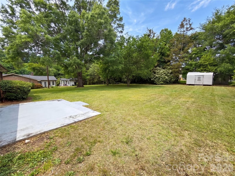 128 Greenview Dr, Kannapolis, NC 28081