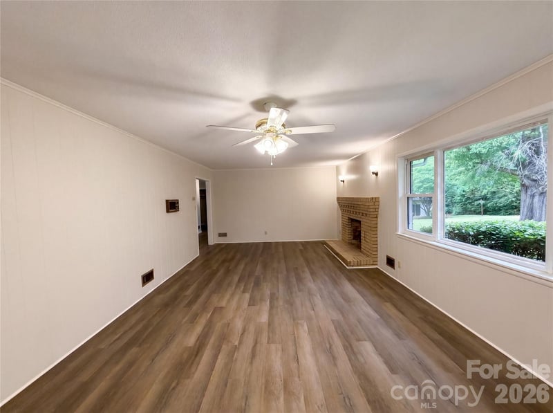 128 Greenview Dr, Kannapolis, NC 28081