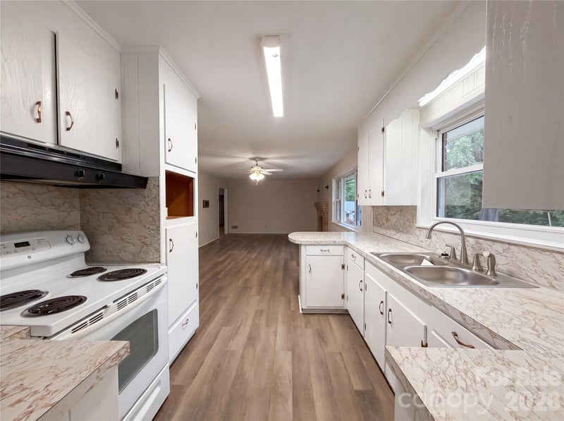 128 Greenview Dr, Kannapolis, NC 28081
