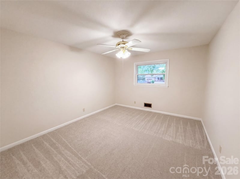 128 Greenview Dr, Kannapolis, NC 28081