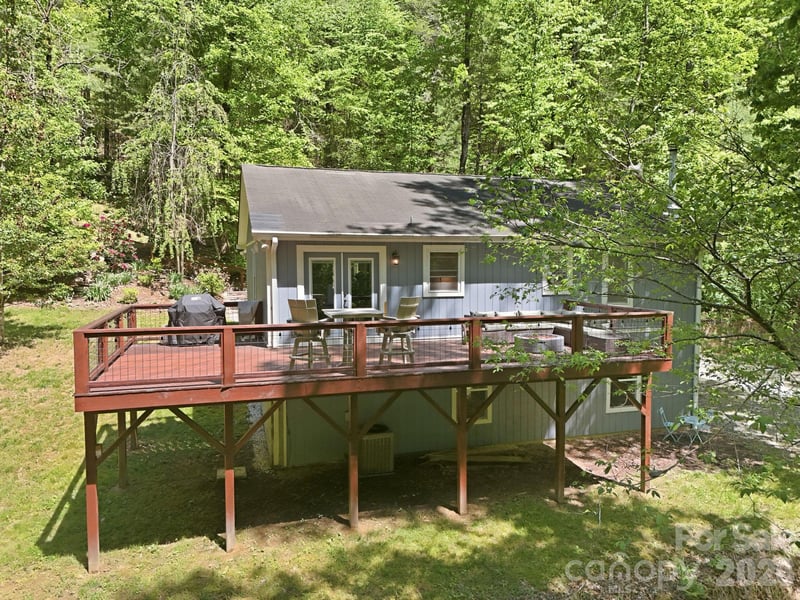 302 Rich Mountain Rd, Flat Rock, NC 28731