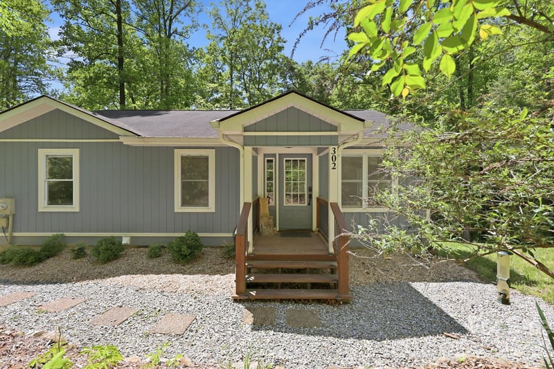 302 Rich Mountain Rd, Flat Rock, NC 28731
