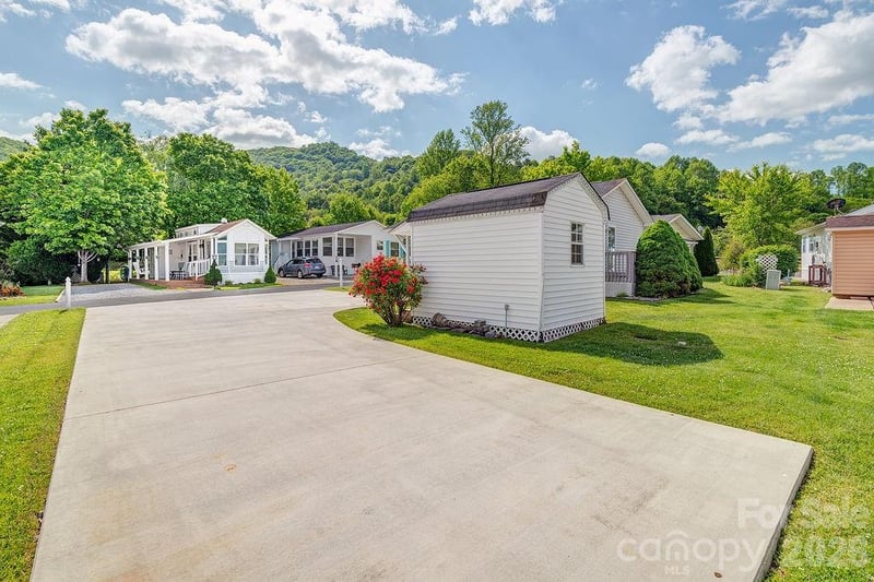 158 Summer Place Dr, Waynesville, NC 28785