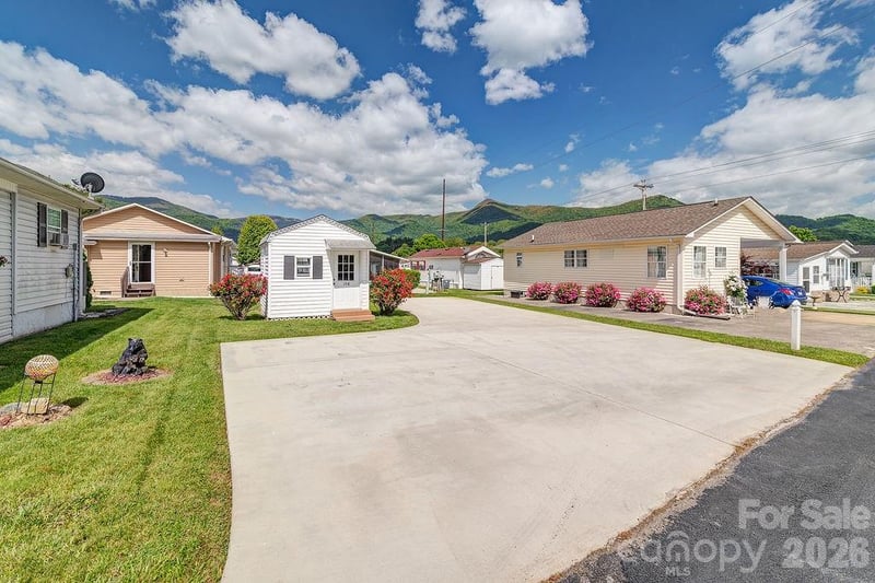 158 Summer Place Dr, Waynesville, NC 28785