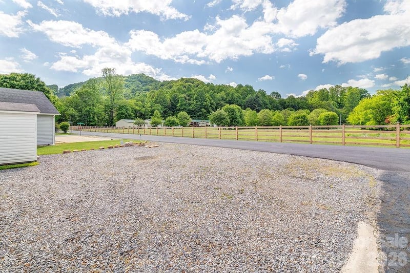 73 Polka Ln, Waynesville, NC 28785