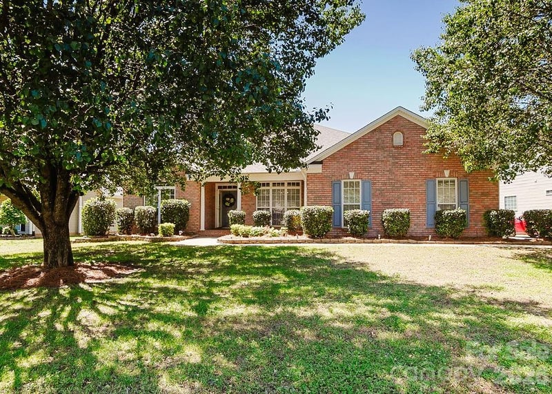 574 Surry Trace Cir, Concord, NC 28027