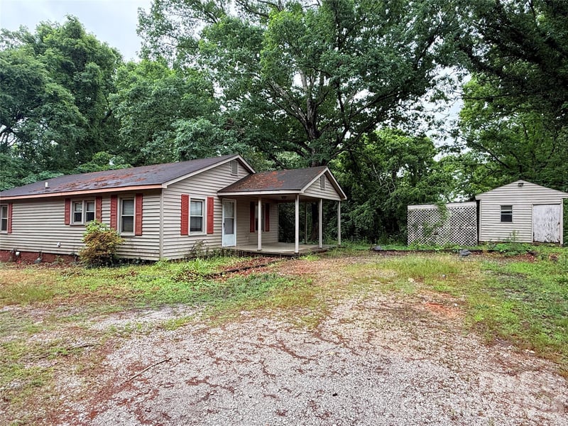 121 Travis Ln, Lancaster, SC 29720
