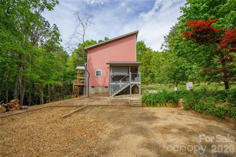 14 Locust St, Black Mountain, NC 28711