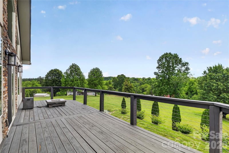 141 Round Top Cir, Mills River, NC 28759