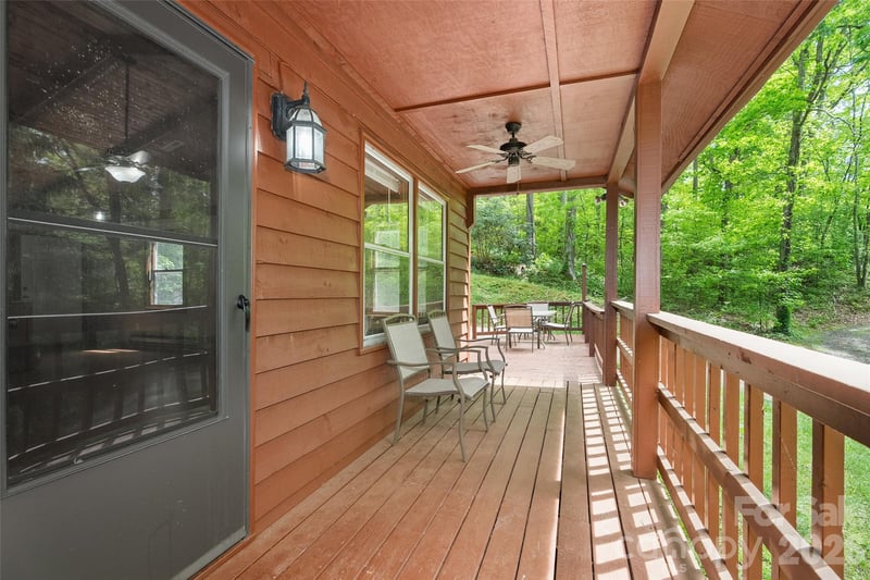 107 Pretty View Ln, Waynesville, NC 28786
