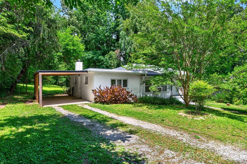 411 Hillcrest Cir, Hendersonville, NC 28792