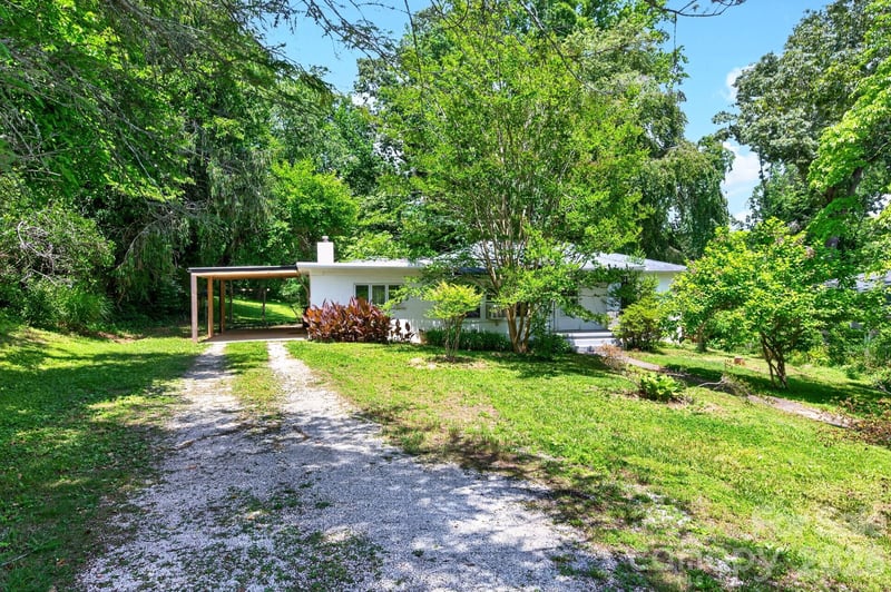 411 Hillcrest Cir, Hendersonville, NC 28792