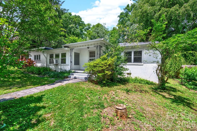 411 Hillcrest Cir, Hendersonville, NC 28792