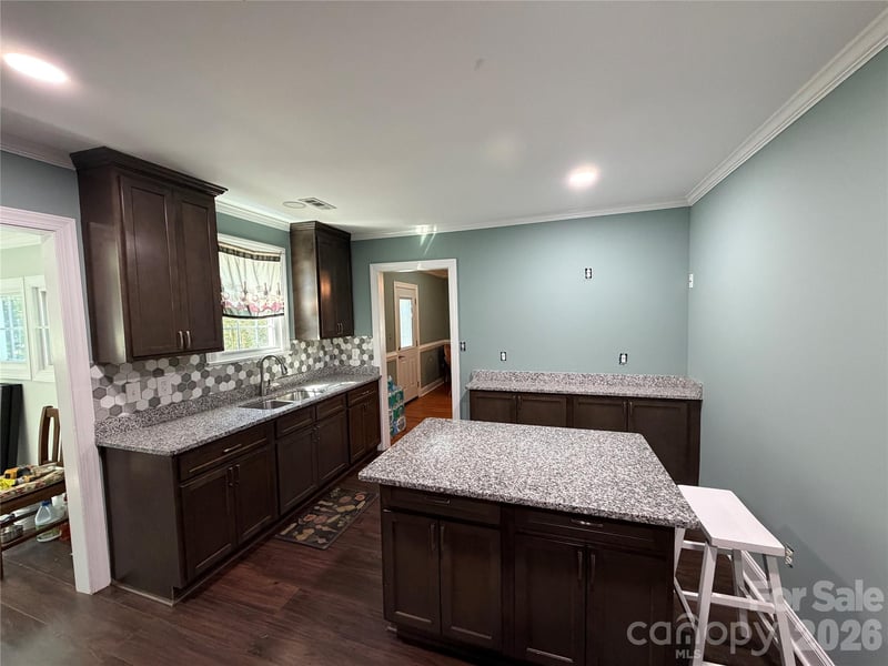 6228 Freedom Dr, Charlotte, NC 28214