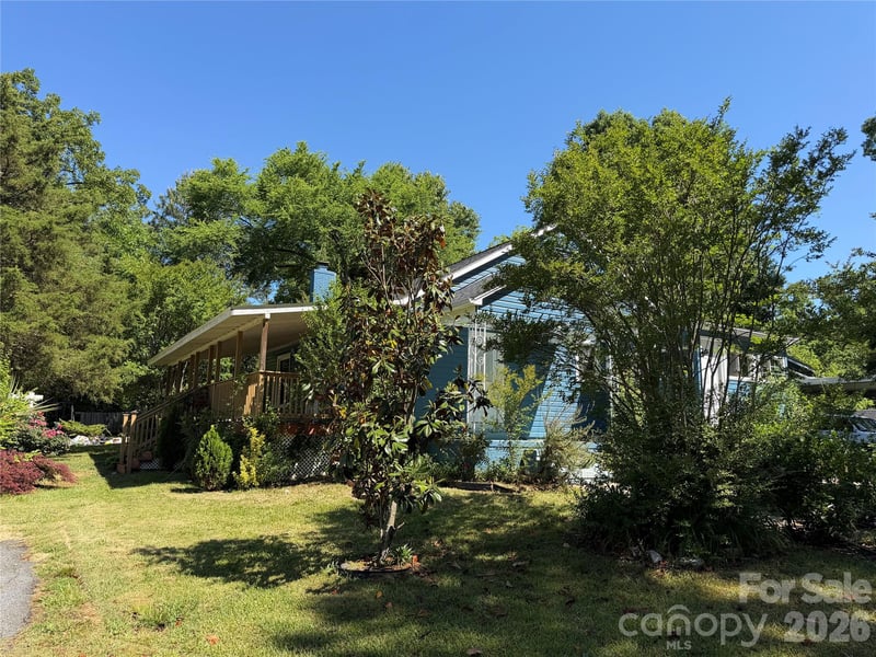 6228 Freedom Dr, Charlotte, NC 28214