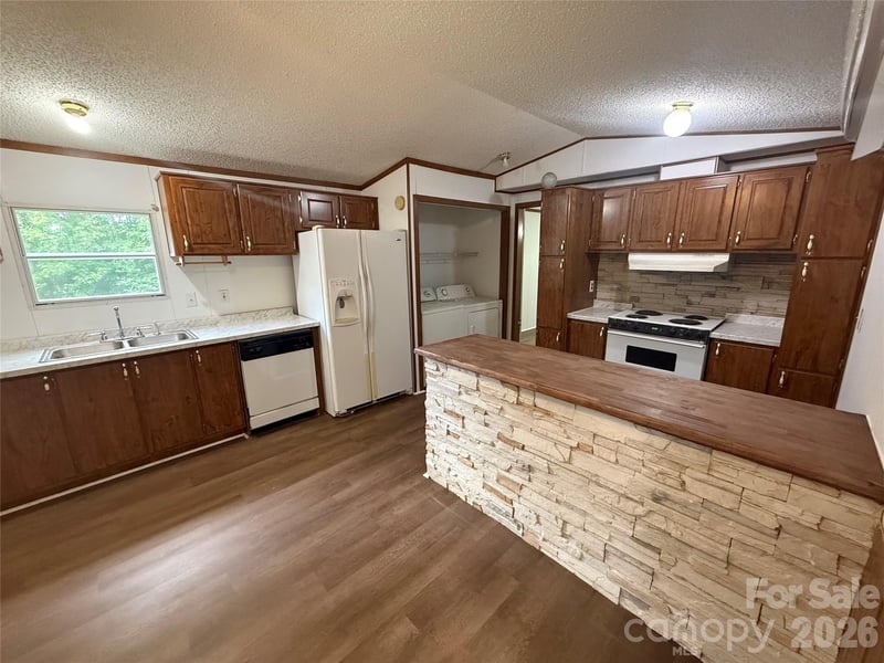 4956 Crawley Dale St, Morganton, NC 28655