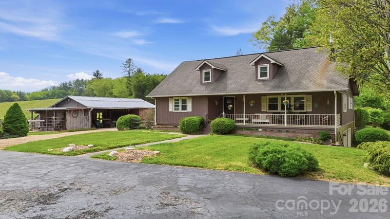 11 Summer Ln, Spruce Pine, NC 28777