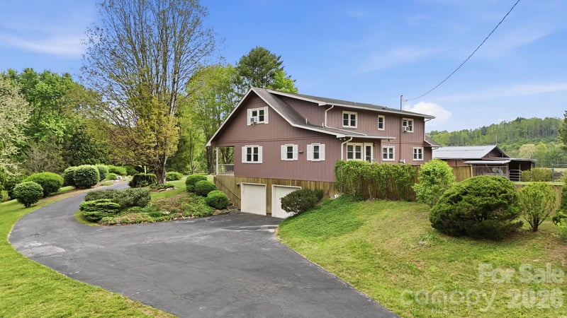 11 Summer Ln, Spruce Pine, NC 28777
