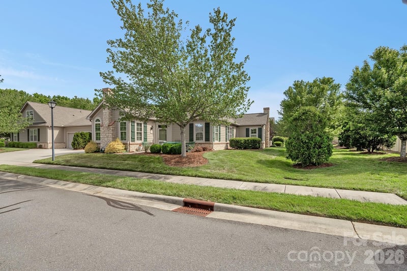4607 Nashua Dr, Matthews, NC 28105