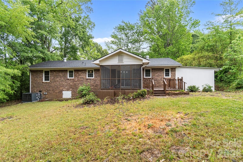 1141 Shannon Dr, Wadesboro, NC 28170