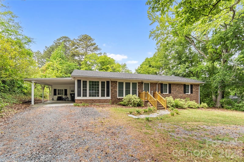 1141 Shannon Dr, Wadesboro, NC 28170