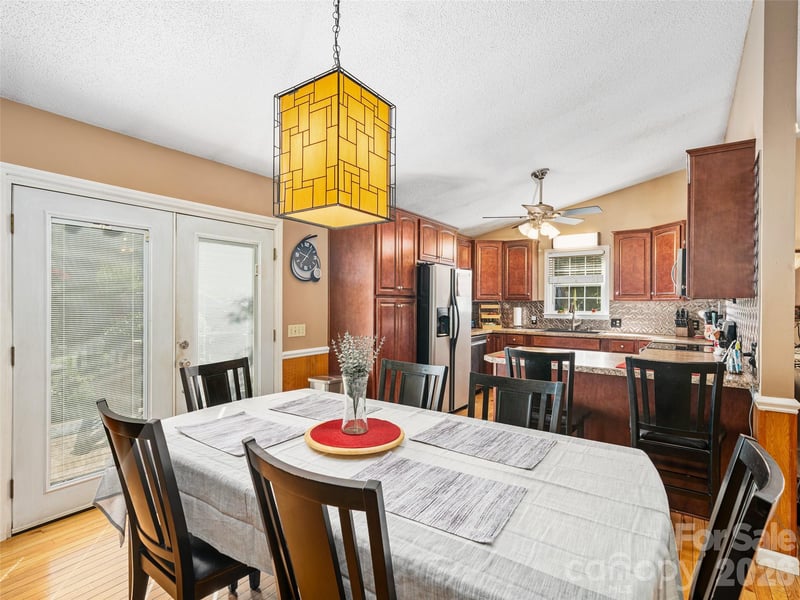 282 Sourwood Dr, Spruce Pine, NC 28777