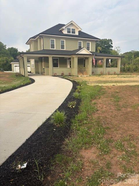 201 First St, Lowell, NC 28098