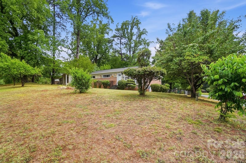6239 Netherwood Dr, Charlotte, NC 28210