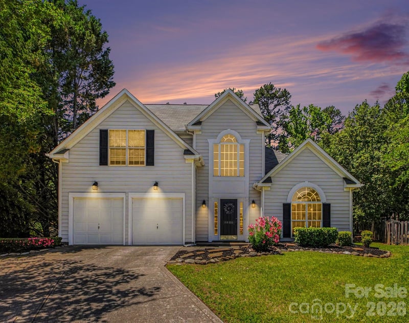 8800 Cavonnier Ln, Charlotte, NC 28216