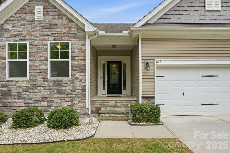 616 Winter Walk Ln, Clover, SC 29710