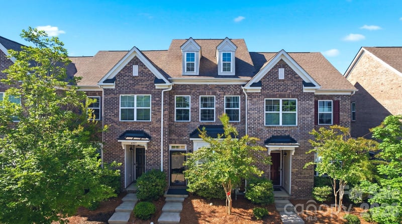 6913 Walnut Branch Ln, Charlotte, NC 28277