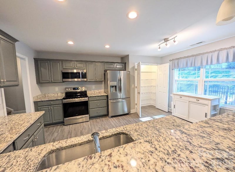 114 Brookstone Dr, Morganton, NC 28655