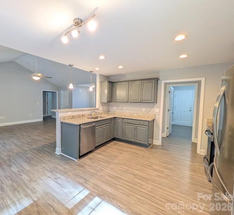 114 Brookstone Dr, Morganton, NC 28655