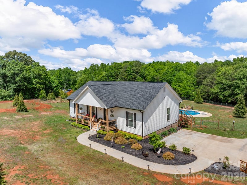 1076 Mcswain Rd, Chesnee, SC 29323