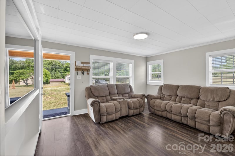 2076 Connelly Springs Rd, Lenoir, NC 28645