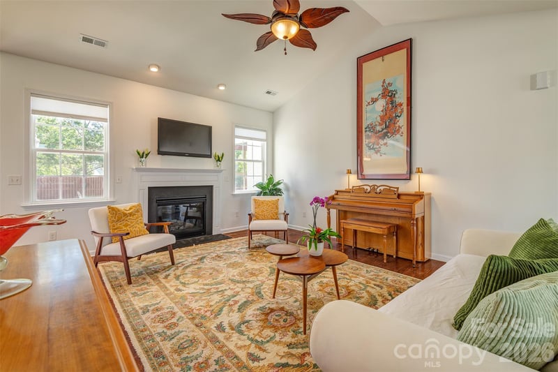 7 Breyerton Ct, Asheville, NC 28804