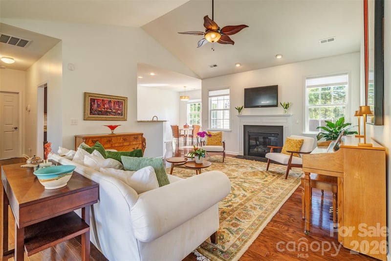 7 Breyerton Ct, Asheville, NC 28804