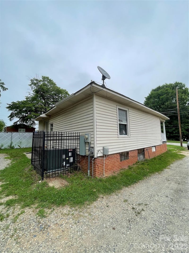 411 Klumac Rd, Salisbury, NC 28144