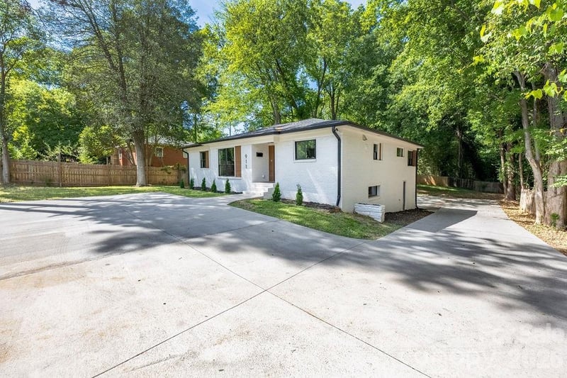 911 Woodlawn Rd, Charlotte, NC 28209